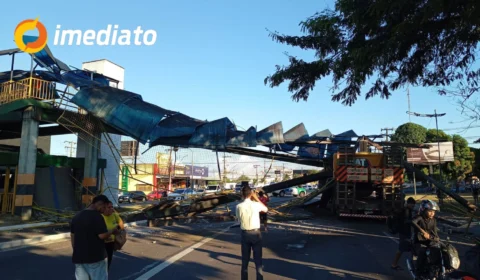 Empresa de carreta que derrubou passarela na Torquato Tapajós terá bens apreendidos