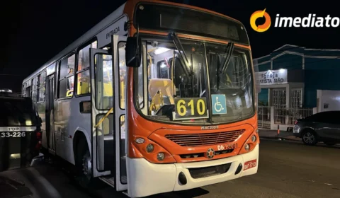 Tentativa de assalto em ônibus em Manaus termina com suspeito agredido por passageiros