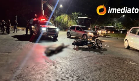 Motociclista morre após colidir com micro-ônibus no Distrito Industrial; Imagens fortes