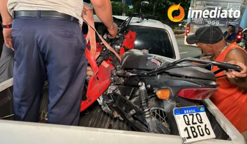 Acidente entre carro e carro na Zona Leste de Manaus deixa motociclista ferida