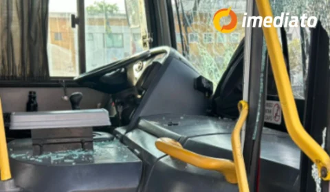 Vídeo: homem quebra para-brisa de ônibus após desentendimento na Zona Leste de Manaus