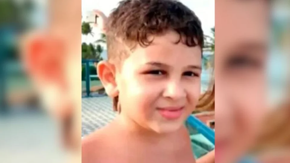 Criança de 11 anos morre após levar choque em grade de escolinha de futebol