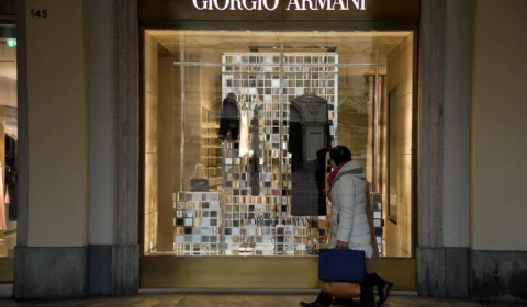 Polícia italiana revela exploração em fábricas de marcas de luxo como Dior e Armani