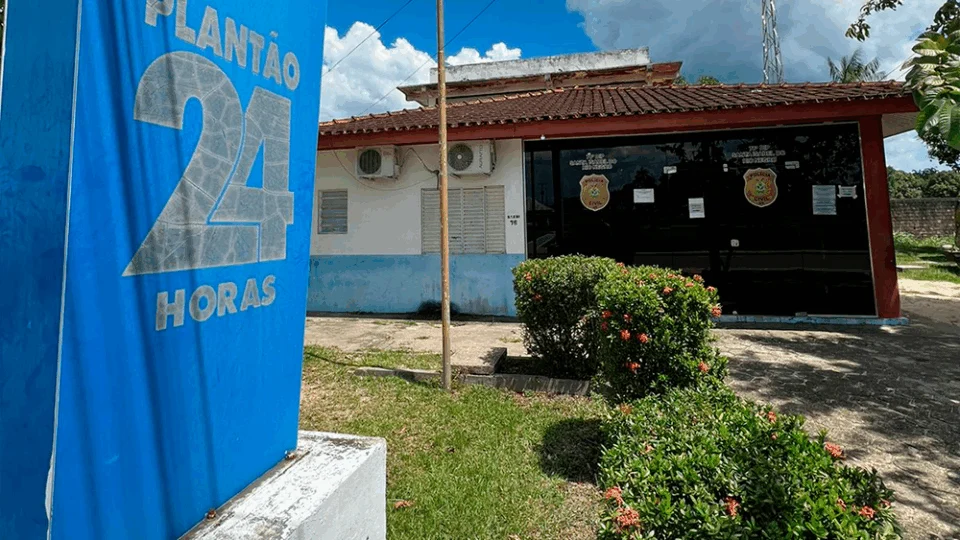 Homem é preso após tentar matar companheira e amigo dela a facadas em Santa Isabel do Rio Negro