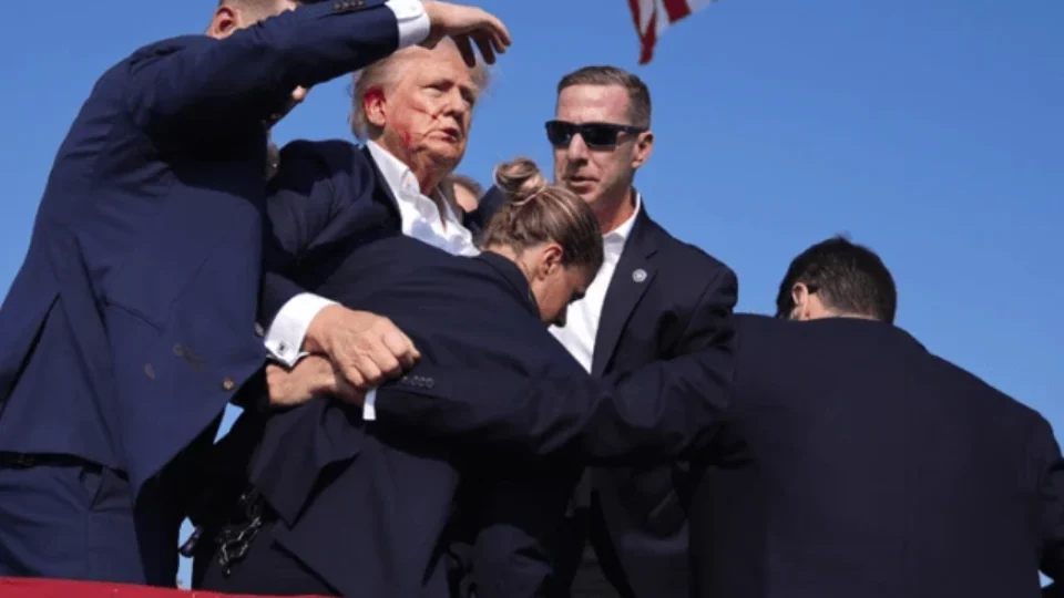 Veja fotos e vídeos do atentado contra o candidato à presidência dos EUA, Donald Trump