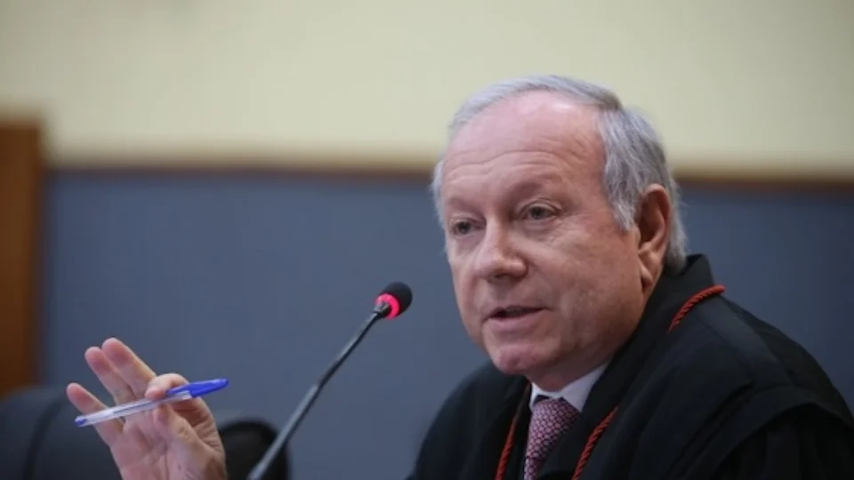 Presidente do TRE-AM convoca institutos de pesquisa eleitoral para reunião