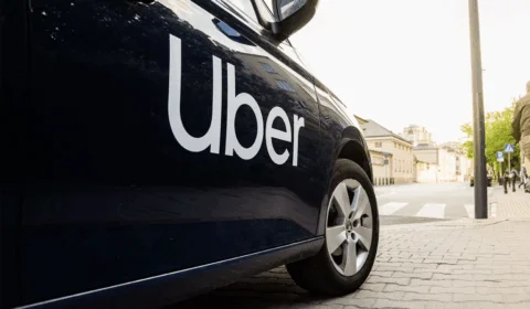 Uber é condenada a assumir responsabilidade por extravio de objetos no serviço uber flash