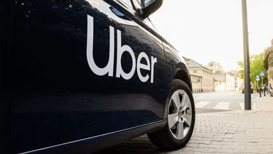 Uber é condenada a assumir responsabilidade por extravio de objetos no serviço uber flash