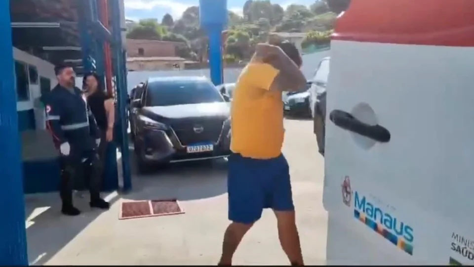 Homem baleado invade Unidade de Saúde para fugir de pistoleiros em Manaus