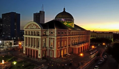 Teatro Amazonas recebe concerto e comédia na programação desta semana