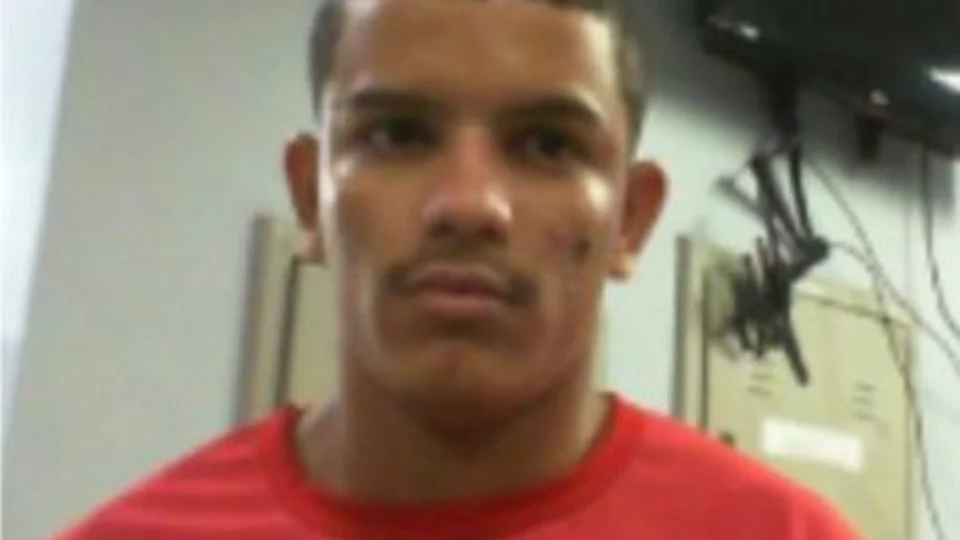 Polícia Civil divulga imagens de dois homens procurados por roubos distintos praticados em Manaus