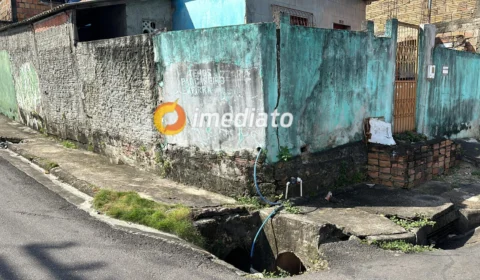 Casa está prestes a desabar por causa de bueiro no Alvorada
