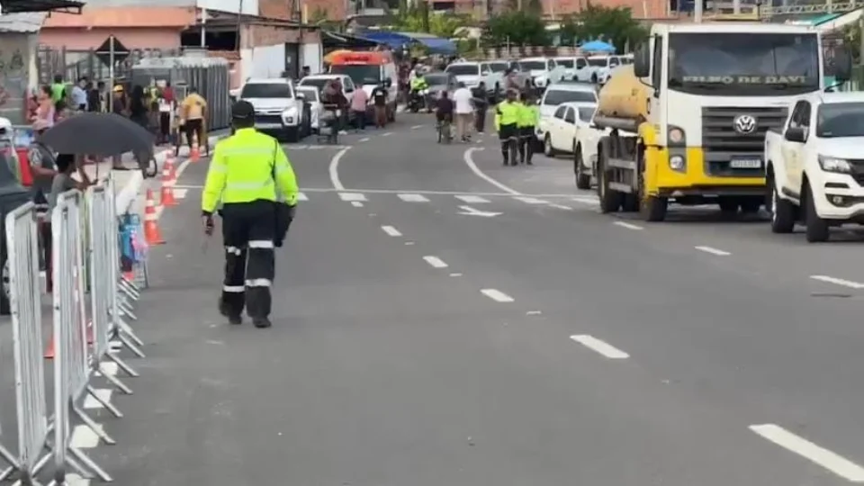Trecho na Alameda Alphaville é Interditado no Novo Aleixo