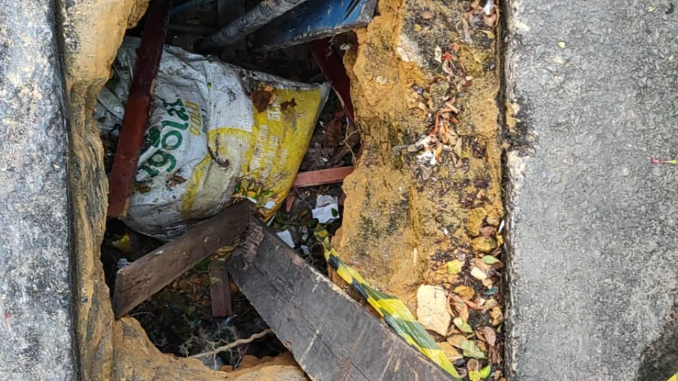 Moradores do Educandos estão relatando um buraco deixado pelas Águas de Manaus