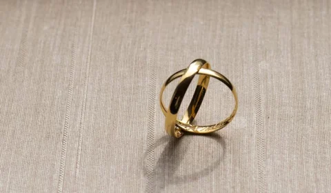 Mulher casa com bisavô dos filhos, de 92 anos, e união é anulada