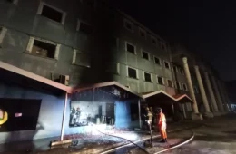 VÍDEO: loja de reprografia fica destruída após incêndio na Universidade Nilton Lins em Manaus