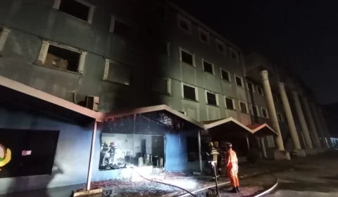 VÍDEO: loja de reprografia fica destruída após incêndio na Universidade Nilton Lins em Manaus