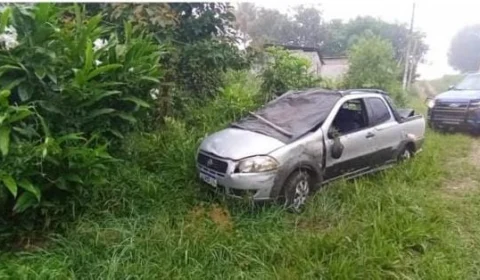 Bandidos são perseguidos pela Polícia em Roraima, capotam veículo roubado e são presos.