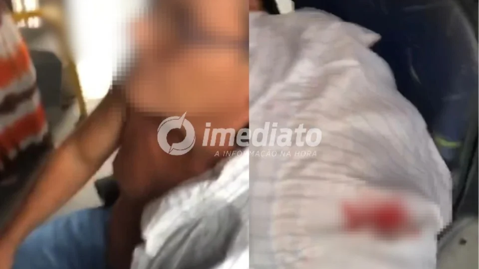 VEJA VÍDEO: passageiro é esfaqueado durante assalto a ônibus da linha 560 em Manaus