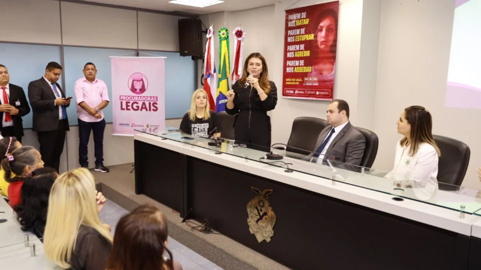 2ª turma do projeto “Procuradoras Legais” da Assembleia Legislativa capacita 63 mulheres da Zona Norte de Manaus