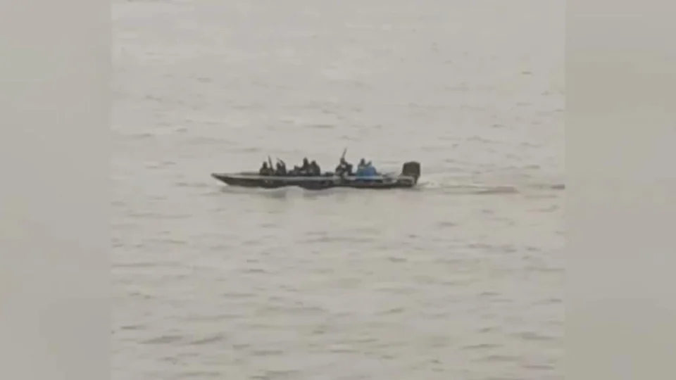 Embarcações são atacadas a tiros por ‘piratas do rio’ no Amazonas