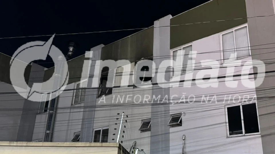 Vídeo: Centro comercial pega fogo no Parque Dez