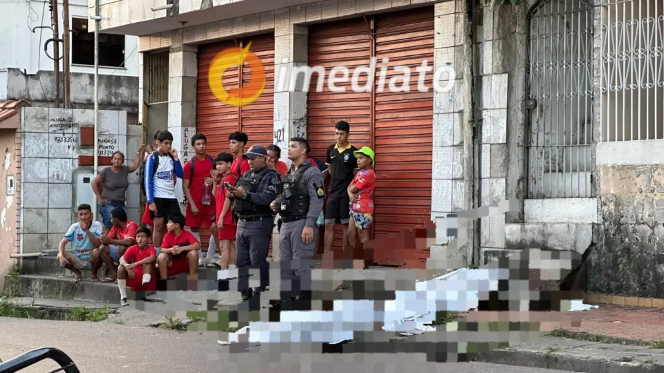 Homem morre após perder o controle de motocicleta e bater com a cabeça na sarjeta na Compensa