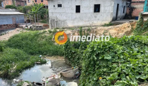 Casas correm risco de desabar por causa de bueiro e erosão no Tancredo Neves
