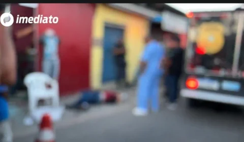 Pistoleiro mata homem e acerta pai e filha em rua do Mauazinho