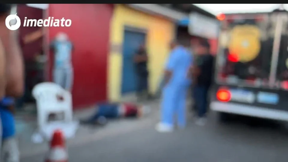 Pistoleiro mata homem e acerta pai e filha em rua do Mauazinho