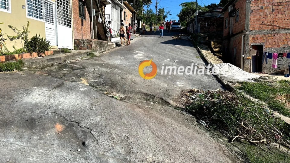 Moradores enfrentam crise de abastecimento de Água  no bairro Jesus me Deu em Manaus