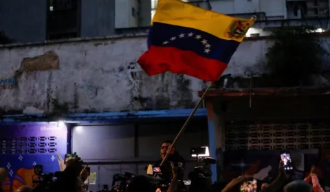 Venezuela aguarda divulgação de resultado da eleição em clima de tensão