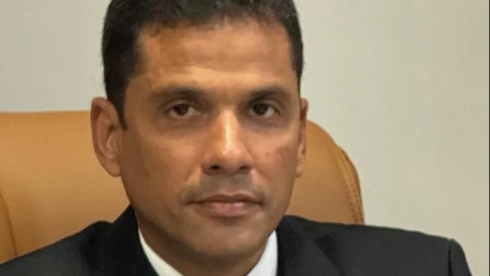 Prefeito de Maués, Júnior Leite, recebe pesquisadores de Oxford