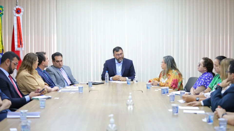 Wilson Lima anuncia pagamento de vale-alimentação para servidores afastados por licença médica, prêmio e maternidade