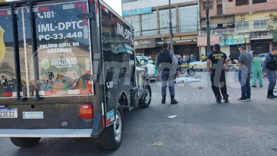 Motociclista morre após colisão com carro na avenida Cosme Ferreira em Manaus