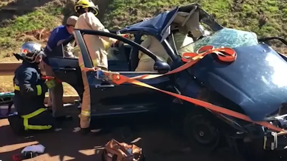 Tragédia na BR-277: Menina de 2 anos morre em acidente entre carro e carreta; Veja vídeo