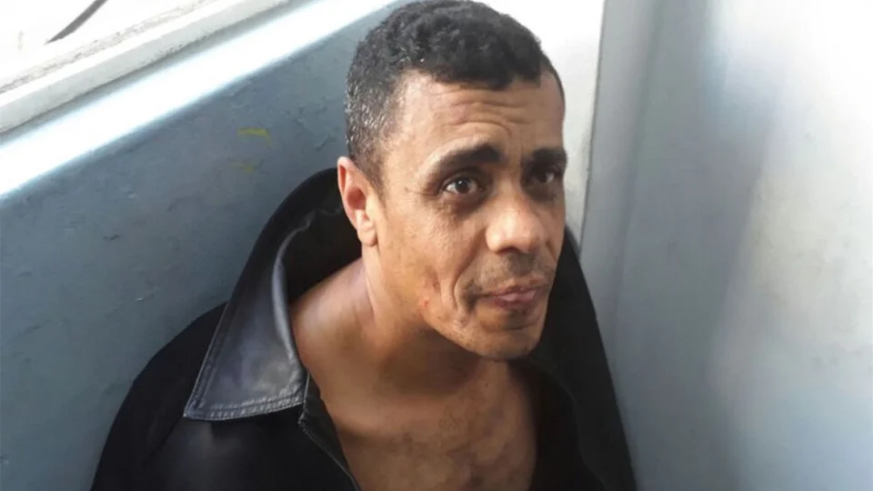 Transferência de Adélio Bispo para hospital psiquiátrico é suspensa