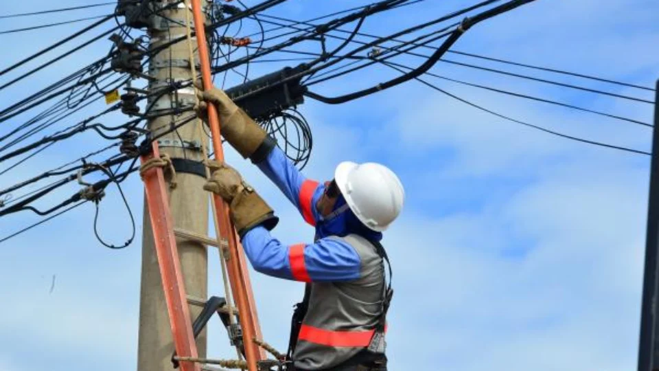 Cinco bairros devem ficar sem energia elétrica nesta segunda-feira (5) em Manaus