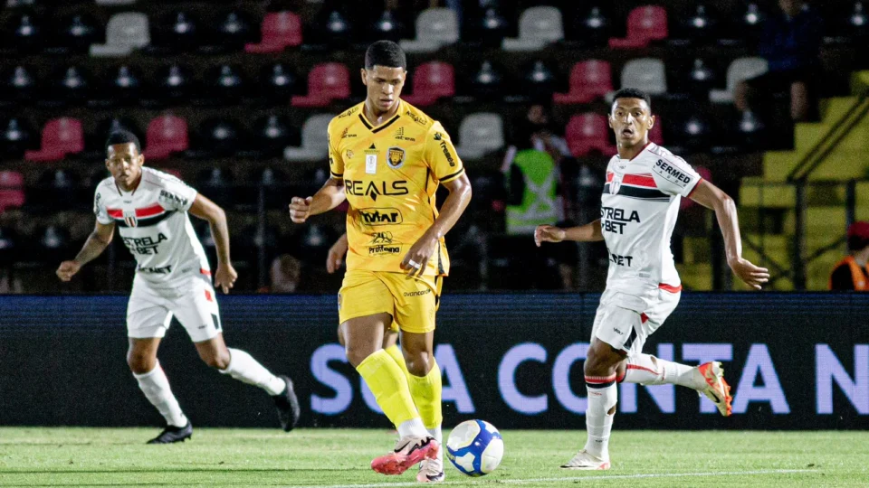 Amazonas supera Botafogo-SP e vence a primeira fora de casa