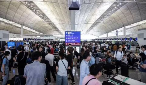 Apagão cibernético global atrasa voos e prejudica serviços bancários e emissoras de televisão