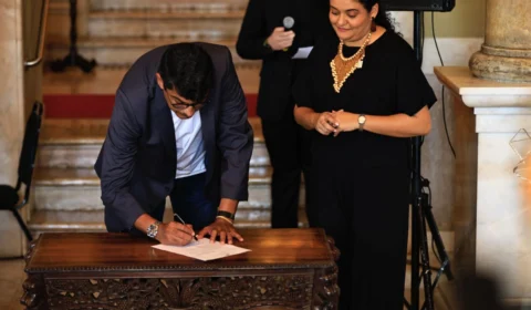 Governo do Amazonas e Iphan assinam acordo para revitalização do Teatro Amazonas e requalificação da cadeia pública