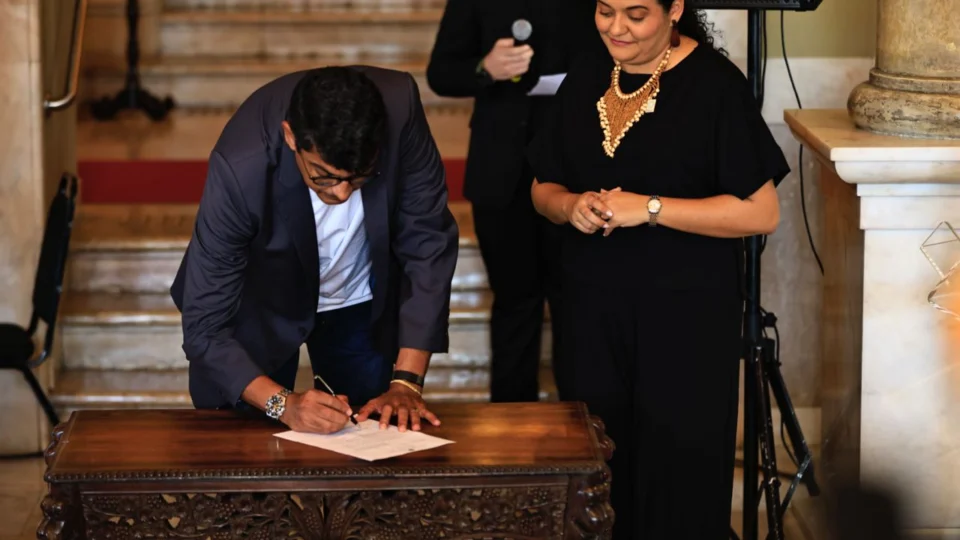 Governo do Amazonas e Iphan assinam acordo para revitalização do Teatro Amazonas e requalificação da cadeia pública