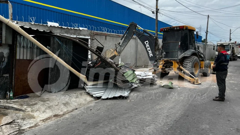 Comerciantes e moradores são ‘jogados’ na rua sem justificativa pela Prefeitura de Manaus