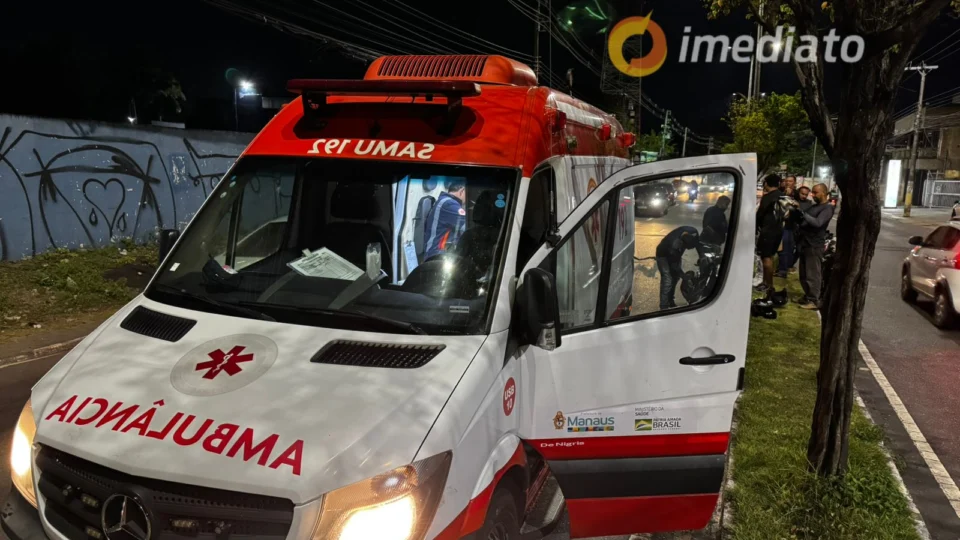 Motorista bate casal em motocicleta e foge sem prestar socorro
