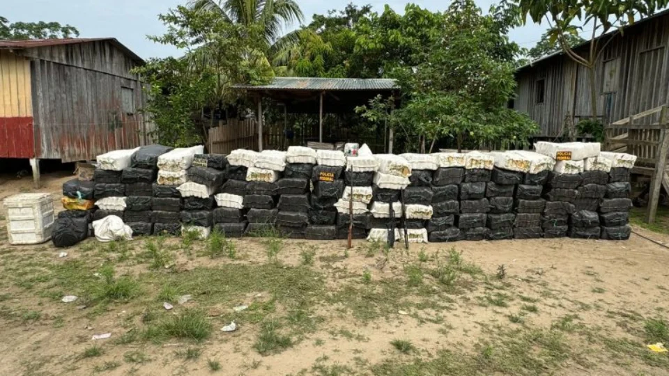 Polícia Federal apreende quase 4 toneladas de cocaína na fronteira do Brasil com a Colômbia
