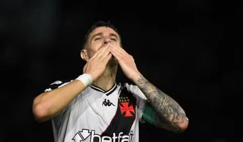 Vasco vence Fortaleza por 2 a 0 e se distancia do zona de rebaixamento; Veja os lances