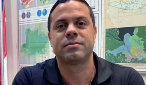 MP pede prisão de delegado por gesto obsceno e palavrão em vídeo após soltura ; órgão cita ‘desrespeito às investigações’