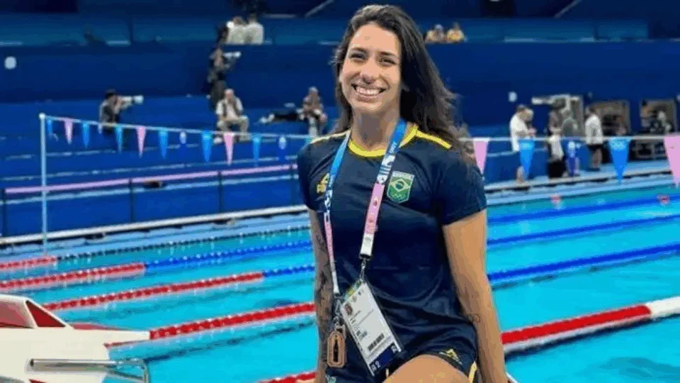 VEJA VIDEO: Ana Carolina Vieira se pronuncia após ser expulsa dos Jogos e fala em assédio