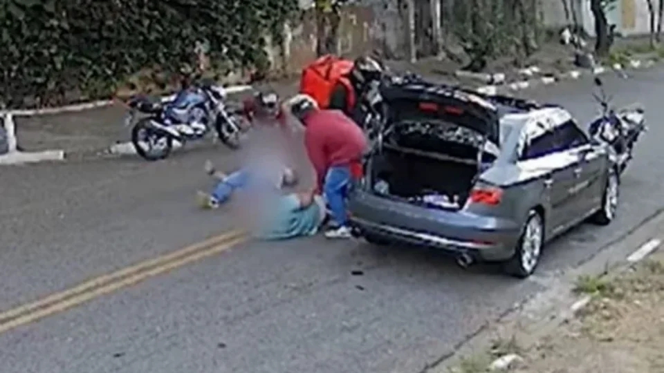 Após entregar tudo a ladrões, irmãos são obrigados a deitar na rua