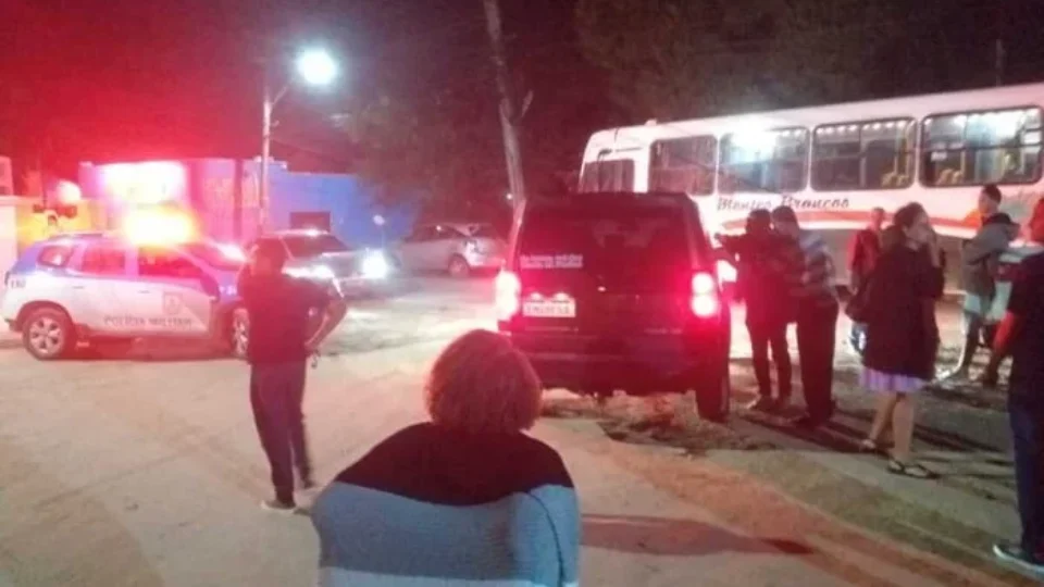 Reunião política no Rio de Janeiro é interrompida a tiros; Prefeita e pré-candidata são alvo de ataque